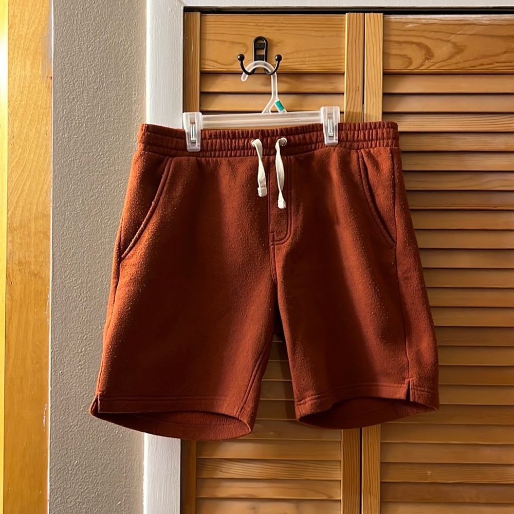 Men’s shorts, size M.